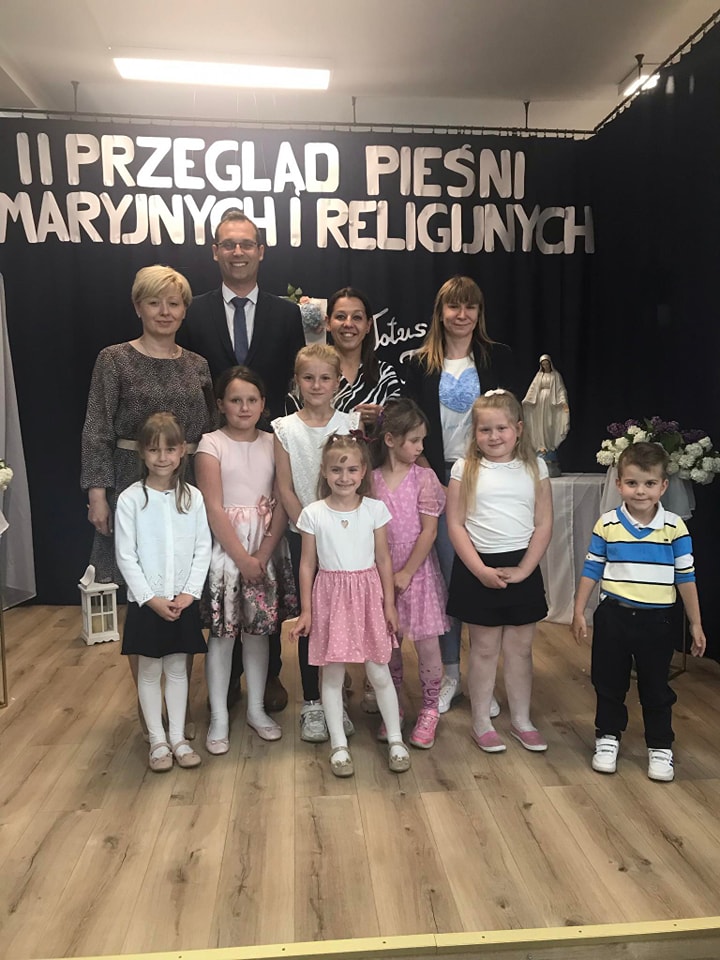 PRZEGLĄD PIEŚNI MARYJNYCH I PIOSENEK RELIGIJNYCH